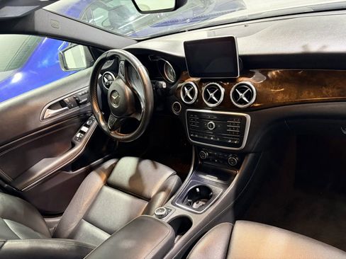 Used 2016 Mercedes-Benz GLA 250 4MATIC w/ Premium Package image 3