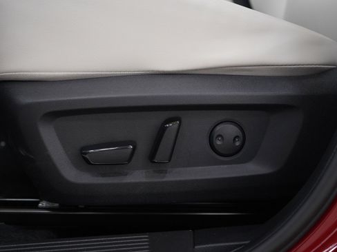 Used 2025 Nissan Rogue SV w/ SV Premium Package AWD/4WD image 29