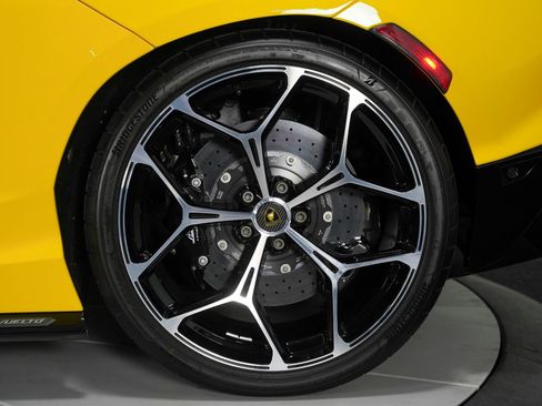 Used 2024 Lamborghini Revuelto AWD/4WD image 20