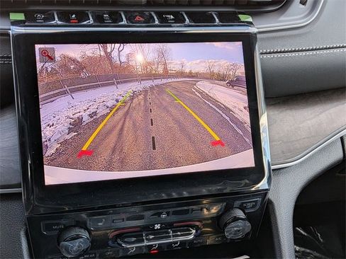 New 2025 Jeep Grand Cherokee Limited image 22