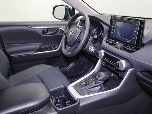 Used 2022 Toyota RAV4 LE image 19