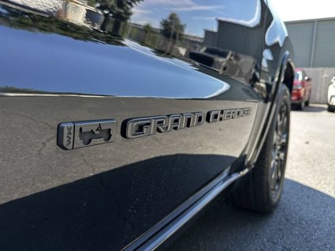 Used 2022 Jeep Grand Cherokee Laredo X AWD/4WD image 47