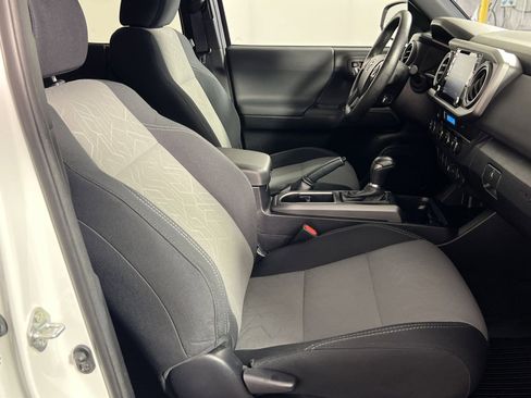 Used 2021 Toyota Tacoma TRD Off-Road w/ Technology Package image 27