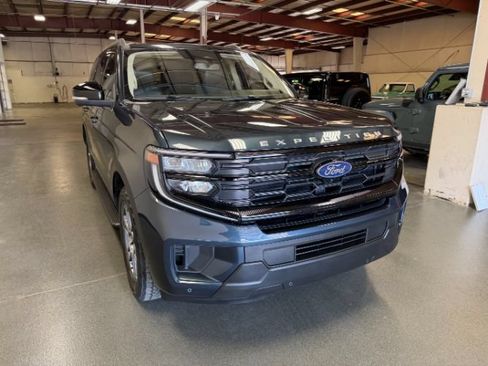Used 2025 Ford Expedition Active AWD/4WD image 7