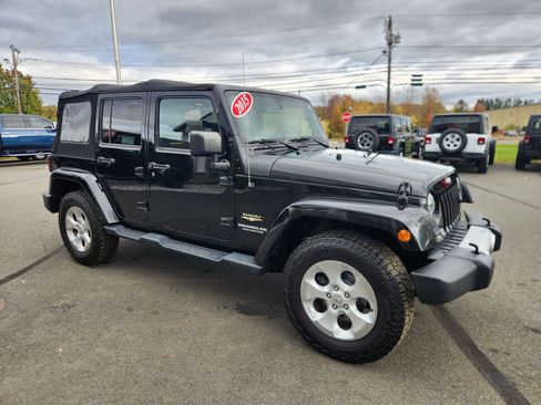 Used 2015 Jeep Wrangler Unlimited Sahara w/ Connectivity Group AWD/4WD image 20