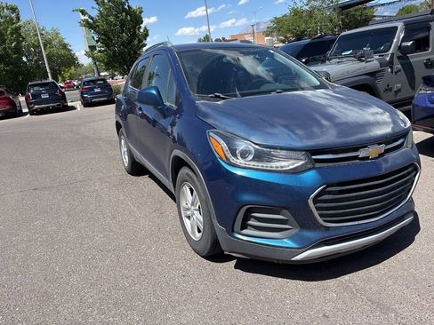 Used 2020 Chevrolet Trax LT w/ LT Convenience Package FWD image 4