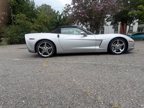 Used 2005 Chevrolet Corvette Convertible w/ Preferred Equipment Group RWD image 6