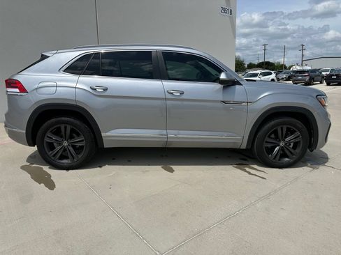 Used 2022 Volkswagen Atlas Cross Sport SEL R-Line AWD/4WD image 6