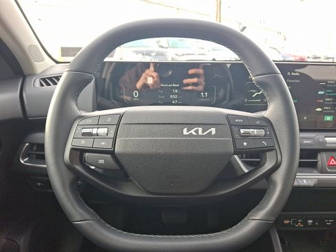Used 2025 Kia K4 EX image 18