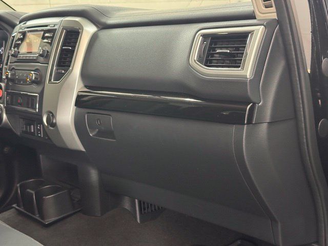 Used 2017 Nissan Titan SV AWD/4WD image 25