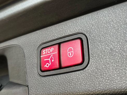 Used 2016 Mercedes-Benz GLC 300 4MATIC image 30