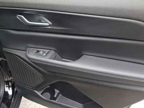 Used 2024 Jeep Grand Cherokee L Altitude image 14