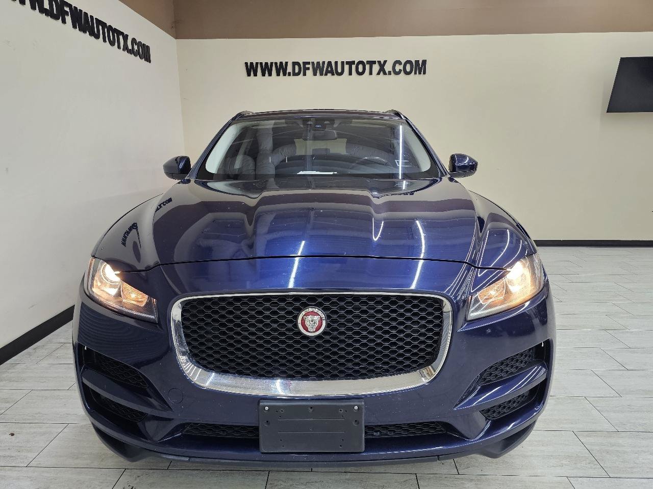 Used 2018 Jaguar F-PACE Premium AWD/4WD image 3
