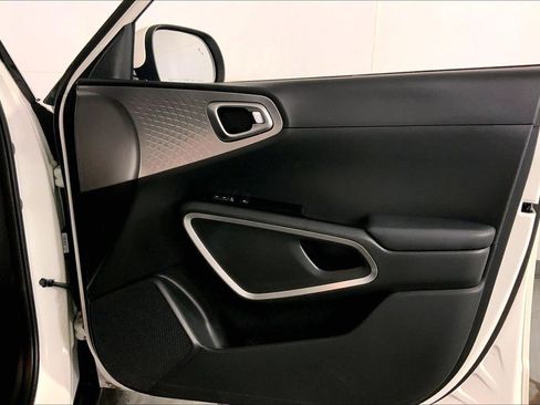 Certified 2025 Kia Soul LX w/ LX Technology Package FWD image 25