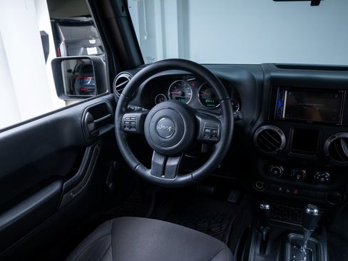 Used 2018 Jeep Wrangler Unlimited Sport w/ Connectivity Group AWD/4WD image 9