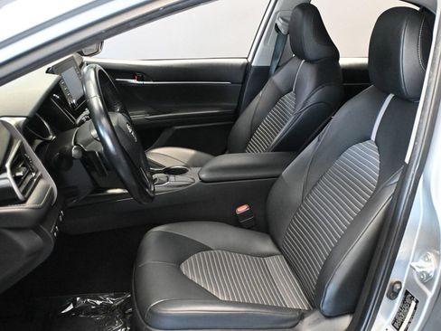 Used 2022 Toyota Camry SE FWD image 16
