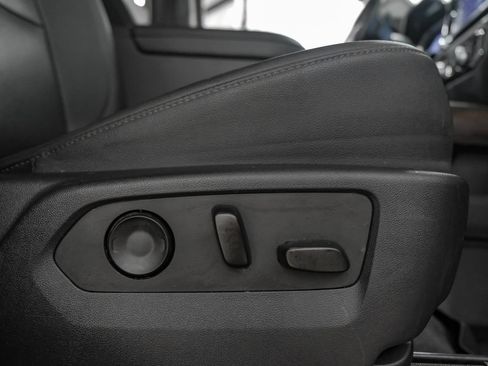 Used 2023 GMC Sierra 1500 SLT AWD/4WD image 32