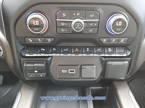 Used 2022 Chevrolet Silverado 1500 LTZ w/ LTZ Convenience Package II AWD/4WD image 17