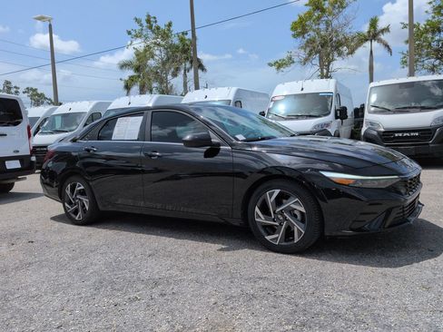 Used 2024 Hyundai Elantra SEL w/ Convenience Package FWD image 2