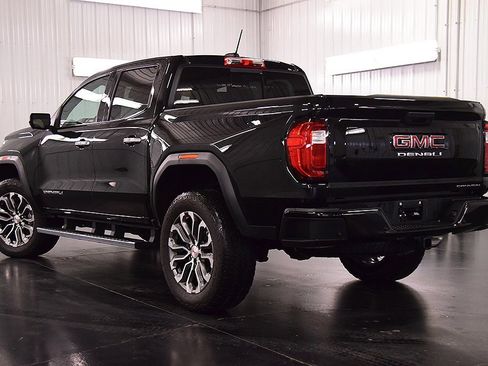 Used 2023 GMC Canyon Denali image 5