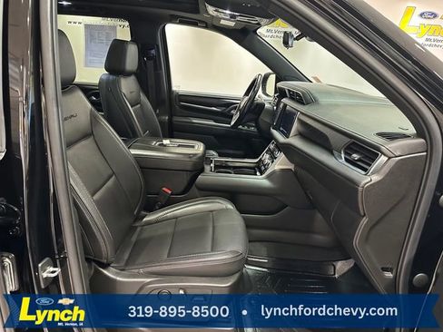 Used 2022 GMC Yukon Denali w/ Denali Premium Package AWD/4WD image 8