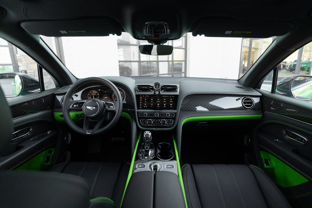 Used 2025 Bentley Bentayga AWD/4WD image 4