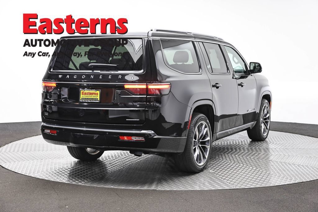 Used 2024 Jeep Wagoneer Series III w/ Premium Group I AWD/4WD image 5