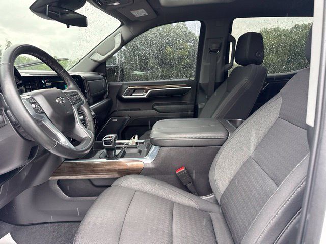 Used 2024 Chevrolet Silverado 1500 LT Trail Boss w/ Convenience Package II AWD/4WD image 16