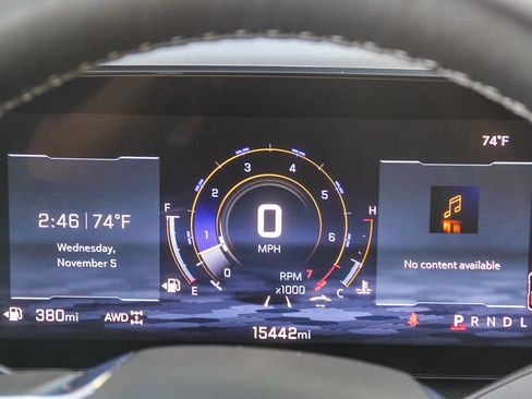 Used 2025 Chevrolet Traverse Z71 image 24