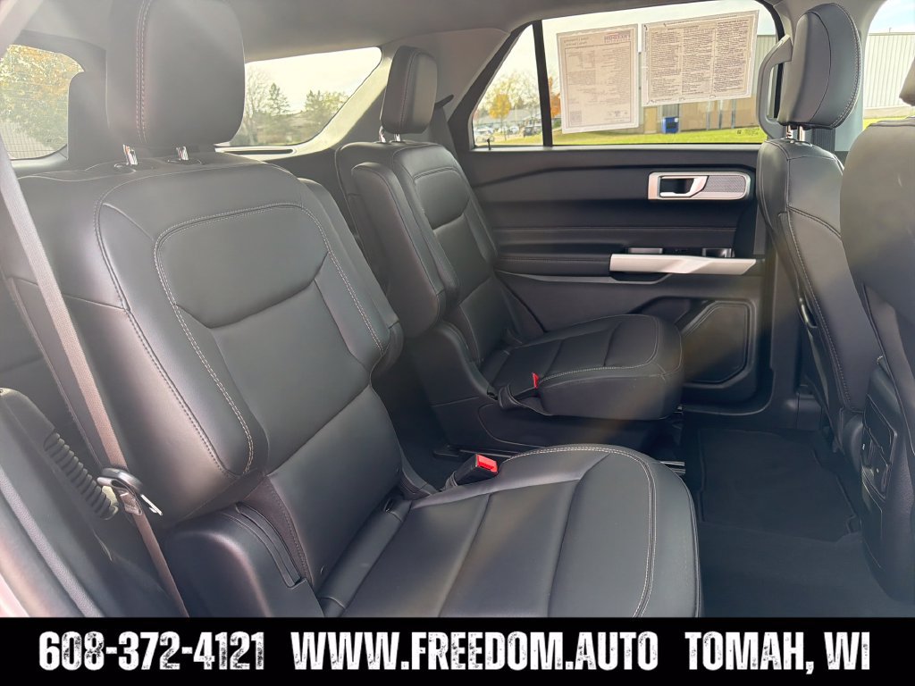 Used 2024 Ford Explorer XLT w/ Equipment Group 202A AWD/4WD image 37