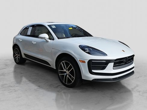 Used 2024 Porsche Macan image 3