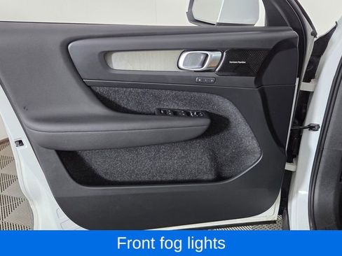 Used 2019 Volvo XC40 T5 Inscription image 13