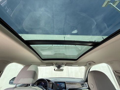 Used 2025 Volkswagen Atlas SE image 9