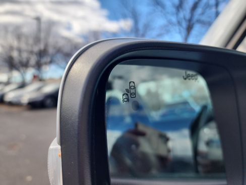 Used 2018 Jeep Renegade Limited w/ Safety & Security Group image 21