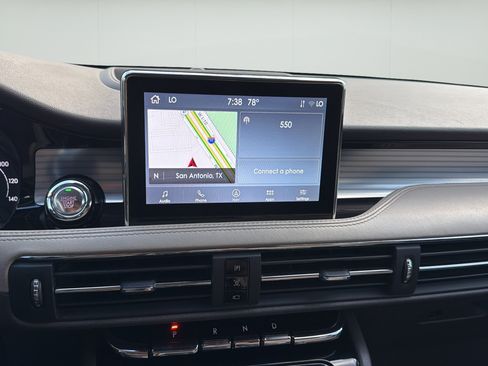 Used 2022 Lincoln Corsair FWD w/ Premium Package image 18