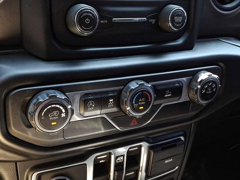 Used 2021 Jeep Wrangler Unlimited Sport AWD/4WD image 15