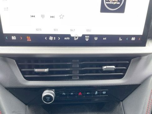 Used 2025 Ford Explorer ST-Line w/ ST-Line Street Pack image 21