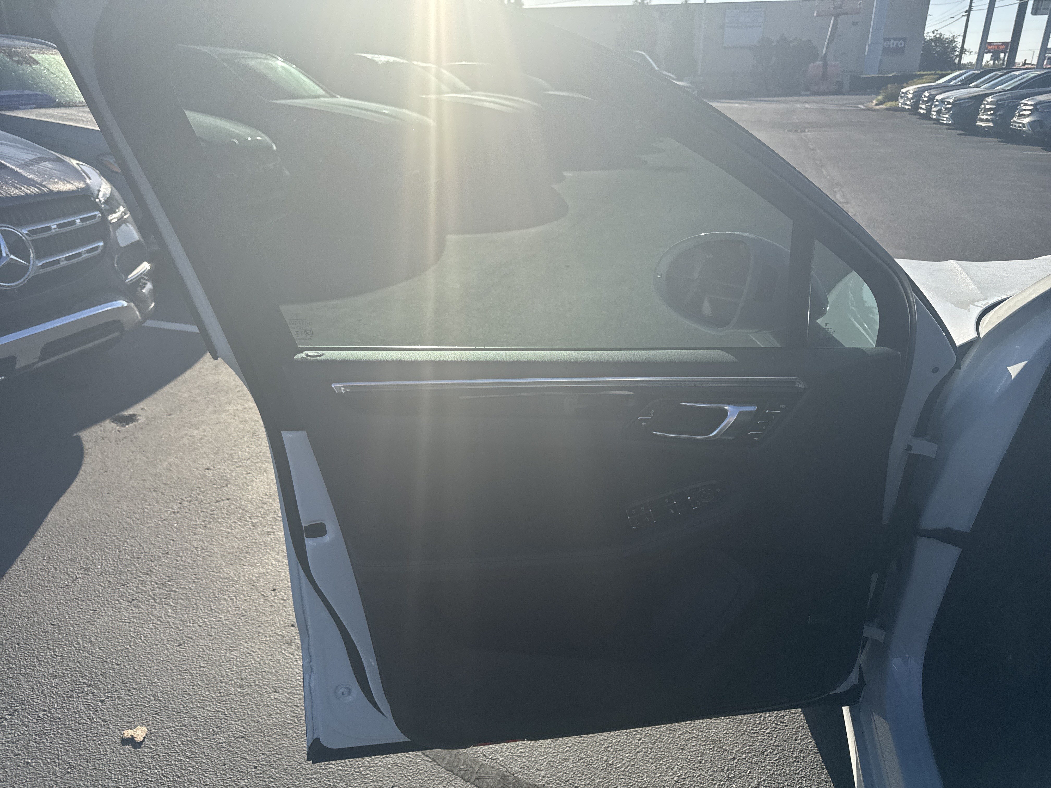 Used 2025 Porsche Macan AWD/4WD image 14