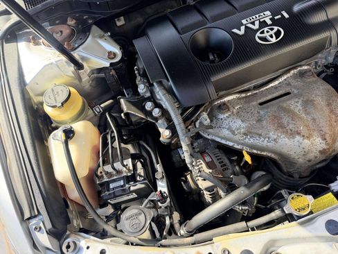 Used 2010 Toyota Camry LE FWD image 12