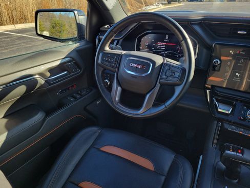 Used 2024 GMC Sierra 1500 AT4 w/ Technology Package image 10