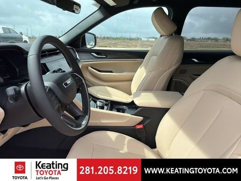 Used 2026 Jeep Grand Cherokee L Limited w/ Limited Altitude Package AWD/4WD image 11