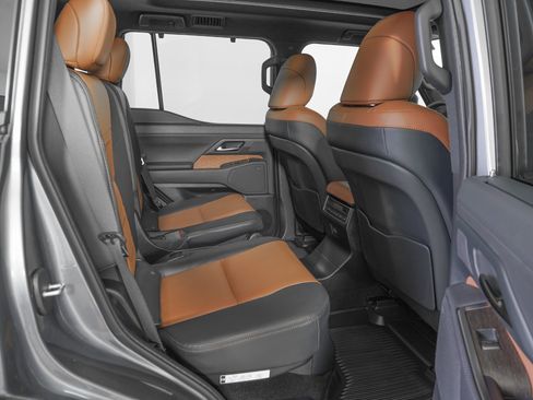 Used 2025 Lexus GX 550 image 11