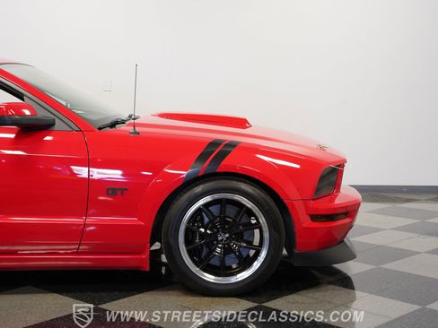 Used 2006 Ford Mustang GT RWD image 31