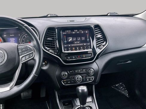 Used 2019 Jeep Cherokee Limited w/ Technology Group FWD image 7