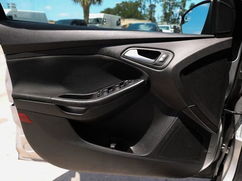 Used 2016 Ford Focus SE FWD image 34