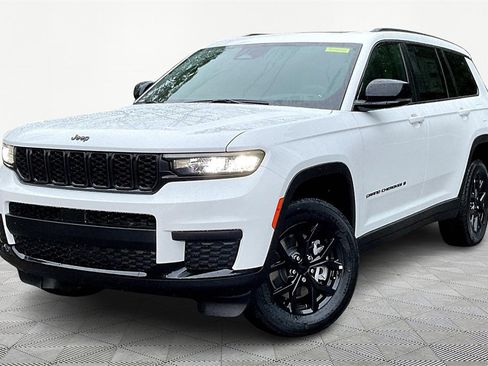 New 2025 Jeep Grand Cherokee L Altitude image 2