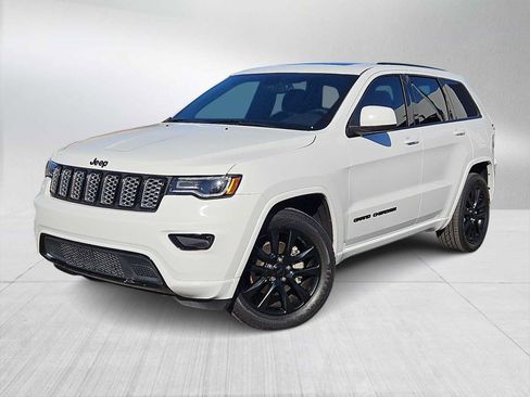 Used 2020 Jeep Grand Cherokee Altitude image 1