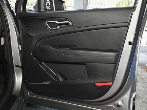 Used 2023 Kia Sportage LX FWD image 39
