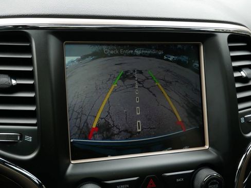 Used 2017 Jeep Grand Cherokee Overland w/ Jeep Active Safety Group image 27