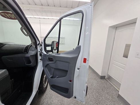 Used 2017 Ford Transit 250 138 RWD image 19